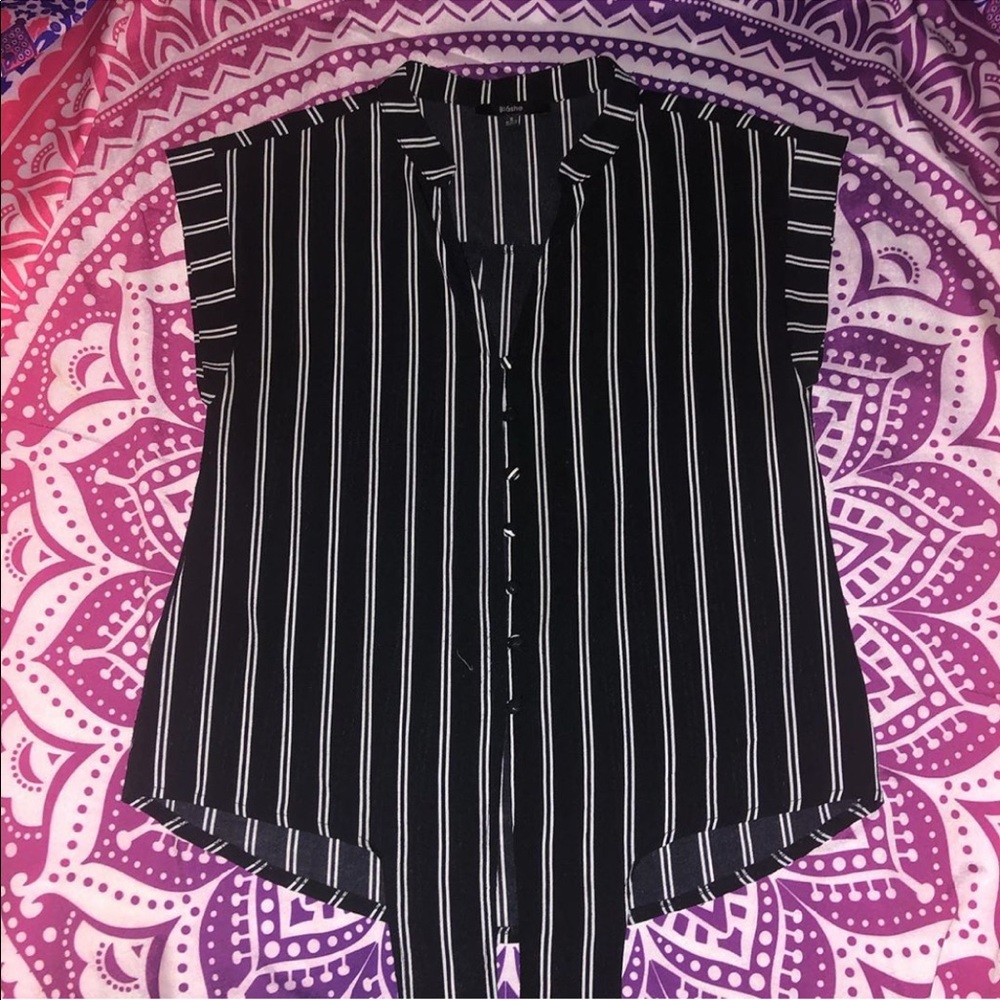 Jeans Warehouse • Button Up Shirt